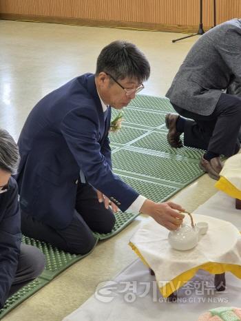 [크기변환]240517 평택시의회 유승영 의장, 상수연 효잔치 통해 어르신들에 대한 존경 표현해 (2).jpg