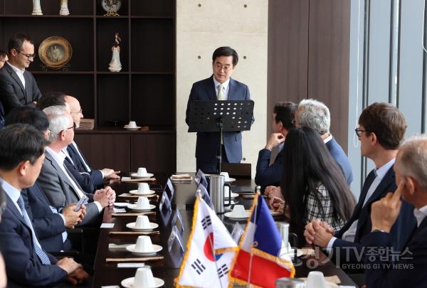 [크기변환]프랑스 산업연맹 방한기업 대표단 간담회(3).jpg