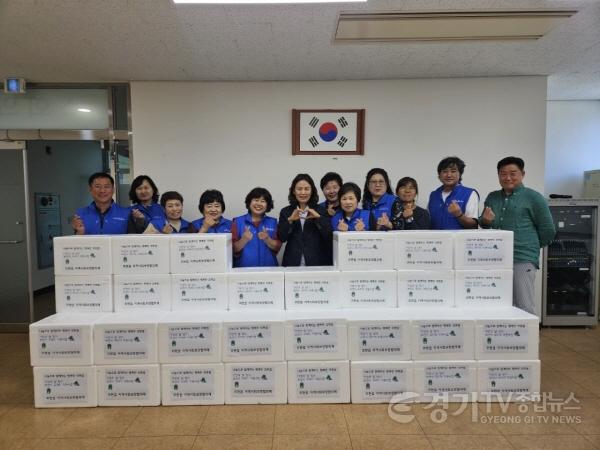 [크기변환]3-1. 모현읍 지역사회보장협의체가 저소득 100가구에 보양식 꾸러미를 전달했다.jpg