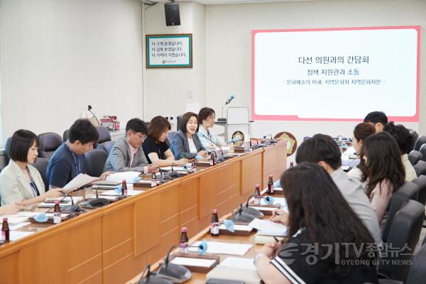 [크기변환]20240527 용인특례시의회 김희영 부의장, 다선의원-의회 정책지원관과 간담회 개최(3).jpg