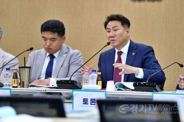 [크기변환]240530 오준환 의원, 의왕시 마을버스 운수종사자 처우개선 위한 토론자로 나서.jpg