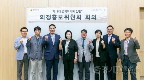 [크기변환]240530 정윤경 의원, 제8차 의정홍보위원회 개최...의정홍보위 활성화 방안 연구 계획 심의 (1).jpg