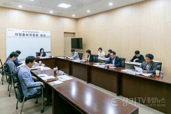 [크기변환]240530 정윤경 의원, 제8차 의정홍보위원회 개최...의정홍보위 활성화 방안 연구 계획 심의 (2).jpg