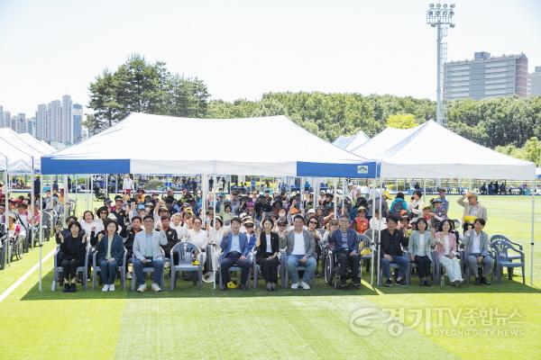 [크기변환]사진3) 화성시장애인한마음 체육대회에 참석한 화성시의회 의원들.jpeg