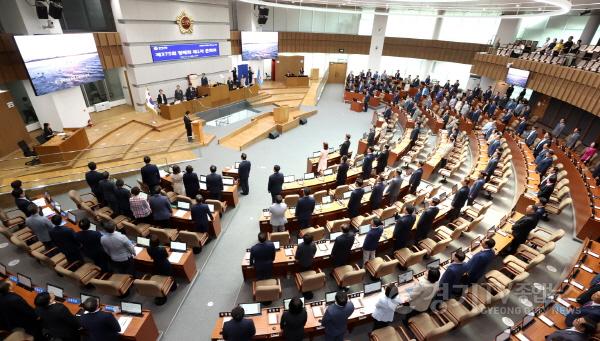 [크기변환]240611 염종현 의장, 제375회 정례회 제1차 본회의 개회사...전반기 의회 협치와 최초 성과 강조 (4).jpg