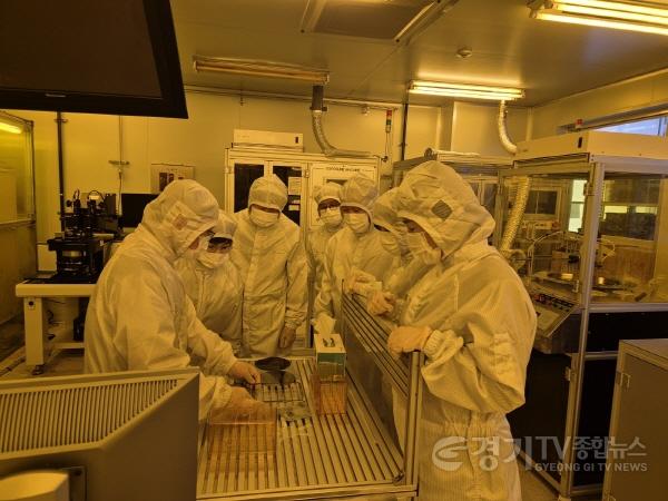 [크기변환]240611 경기도의회 의원, 반도체 공정 현장체험 및 정책 방안 논의 (1).jpg