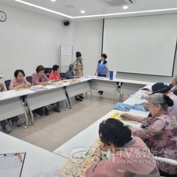 [크기변환]10-1. 기흥구 서농동 지역사회보장협의체가 6월 한달간 지역 내 치매 고위험군 어르신을 대상으로 치매예방 프로그램 ‘건강하세孝’ 를 진행한다.jpg