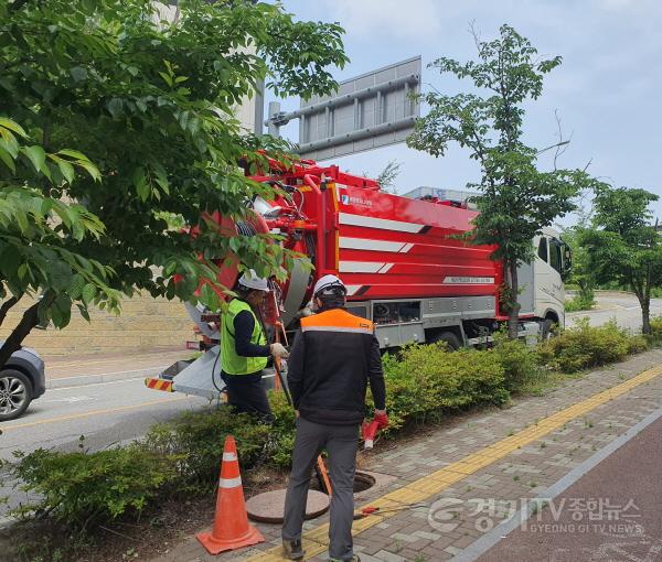 [크기변환](GH 보도자료 06.17.배포_참고사진1) 경기주택도시공사 집중호우 대비 오폐수관로 준설 실시 완료 .jpg
