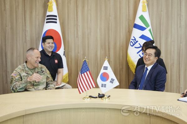 [크기변환]미8군사령관 환담(2)..jpg