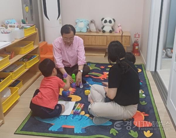 [크기변환]이현재 시장, ‘언제나어린이집’ 24시간 긴급보육 현장점검.jpg