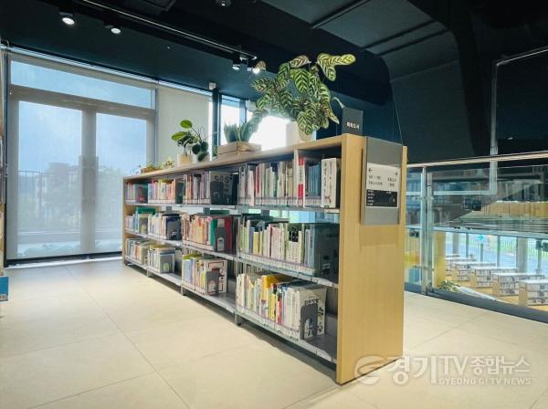 [크기변환]2-3. 남사도서관 특성화주제인 원예 분야 서가.JPG