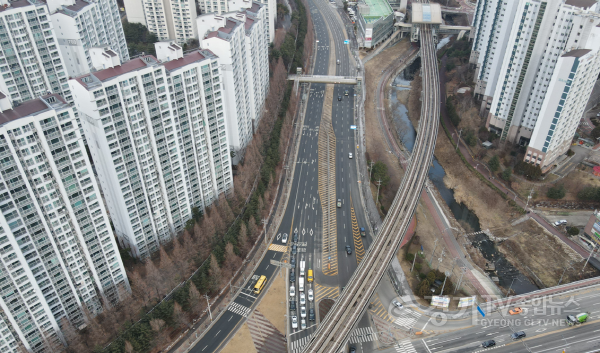 [크기변환]3-1. 구갈교사거리 기흥역방면 우회전차로 추가 공사 전 모습.png