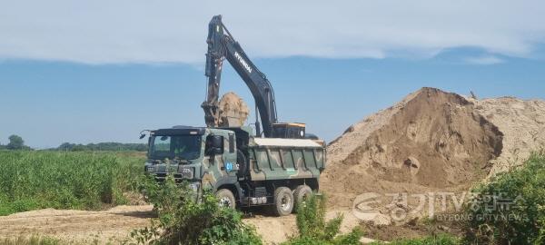 [크기변환]이천시∙육군 제7공병여단  청미천 준설 협력 사업 전개.jpg