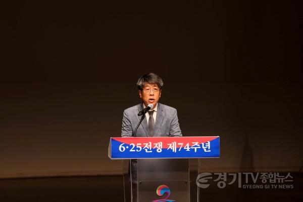 [크기변환]240625 평택시의회, 6.25전쟁 제74주년 행사 참석 (2).jpg