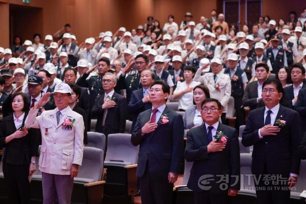 [크기변환]5-2. 25일 용인특례시청 에이스홀에서 열린 6.25전쟁 제74주년·정전협정 제71주년 행사 모습.JPG