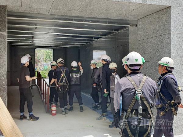 [크기변환]4-2. 용인특례시는 올 하반기 입주를 앞둔 관내 공동주택단지의 시공 품질과 시설물 안전 상태 등을 확인하는 특별 점검을 실시했다. (해당 현장은 고림 진덕지구).jpg