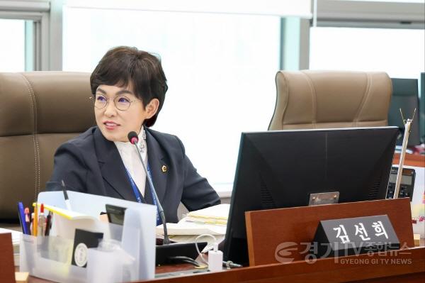 [크기변환]240626 김선희 의원, 지역화폐로 지급되는 사업 검토 확인.jpg