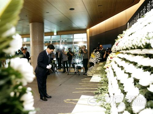 [크기변환]우원식 국회의장 현장방문 추모.jpg