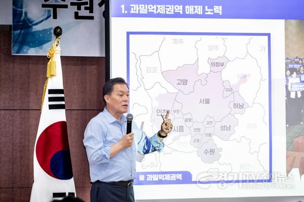 [크기변환]1-2. 이재준 수원시장, “기업하기 좋은 도시 만들기 위해 더 힘차게 달려가겠다”.jpg