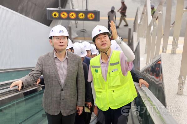 [크기변환]6-1. 이상일 용인특례시장이 26일 GTX-A 구성역 공사 현장을 방문해 시설을 점검했다.JPG