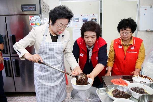 [크기변환]창전동 사랑의 자장면 나눔봉사.jpg