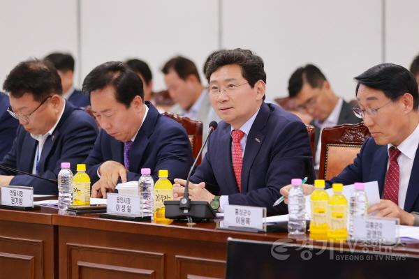 [크기변환]9-1. 이상일 용인특례시장이 5월 22일 국토교통부 세종청사 대회의실에서 열린 제6차 국가산단 범정부 추진지원단 회의에서 용인특례시의 의견을 말하고 있다..jpg