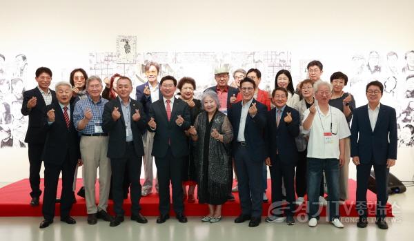 [크기변환]1-1. 제42회 대한민국연극제 용인의 개막식이 28일 용인포은아트홀에서 열렸다..jpg