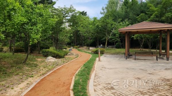 [크기변환]3. 용인특례시 기흥구 영덕레스피아에 조성된 어싱길.jpeg