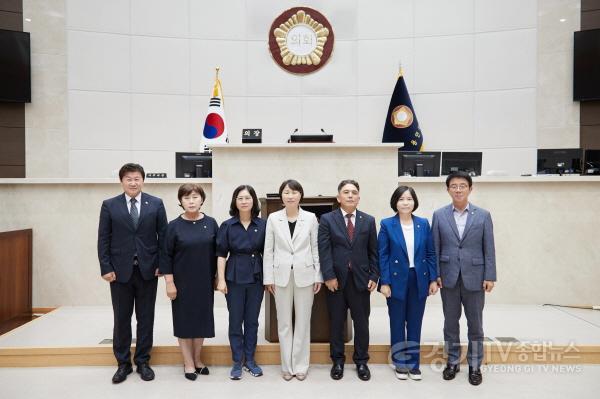 [크기변환]20240701 용인특례시의회, 제284회 임시회 열어…의장 유진선, 부의장 이창식 선출(1).jpg