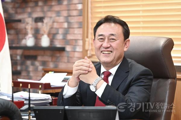 [크기변환]사본 -시장님 사진 인터뷰용 (1) (1).jpg