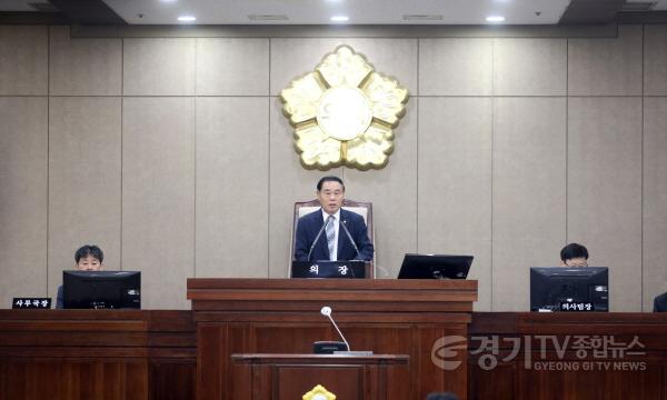 [크기변환]수원시의회, 의장 부의장 선출.jpg