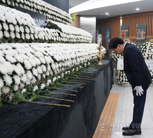 [크기변환](GH 보도자료 07.02.배포_참고사진1)경기주택도시공사 희생자 추모를 시작으로 광교사옥 첫 업무개시.jpg