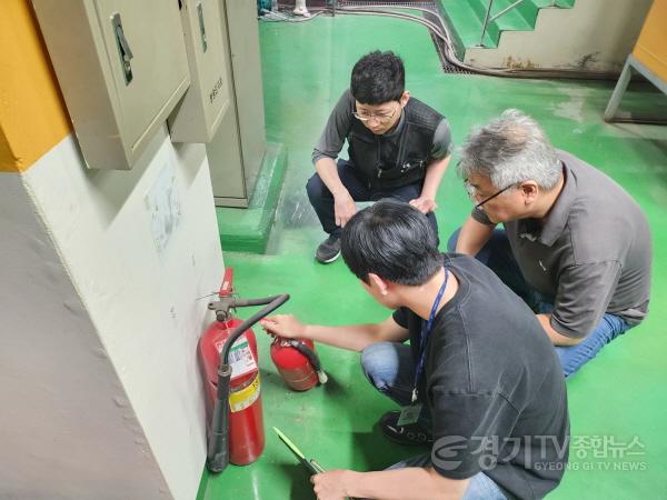 [크기변환]2. 용인특례시가 화재 위험 물질을 취급하는 공공청사의 안전점검을 했다.JPG