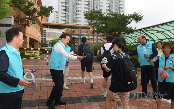 [크기변환]2-1. 민선8기 2주년 기념 청소년 선도 캠페인.JPG