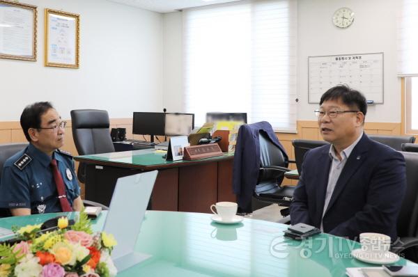 [크기변환](2)이상균 팔달구청장, 수원서부경찰서 방문해 기관 간 협조 방안 논의.jpg