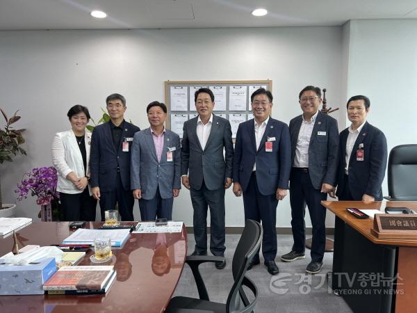 [크기변환][보도자료] 전진선 양평군수, 김선교 국회의원과 지역 현안사항 해결 의기투합 (4).JPG