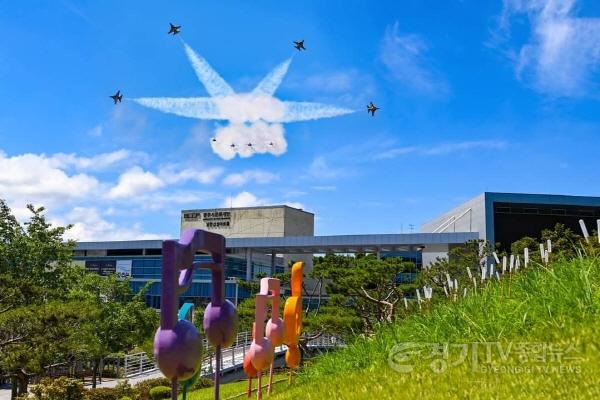 [크기변환]2024 세계관악컨퍼런스 광주, 사전 행사 블랙이글스 에어쇼 백미 (1).jpg