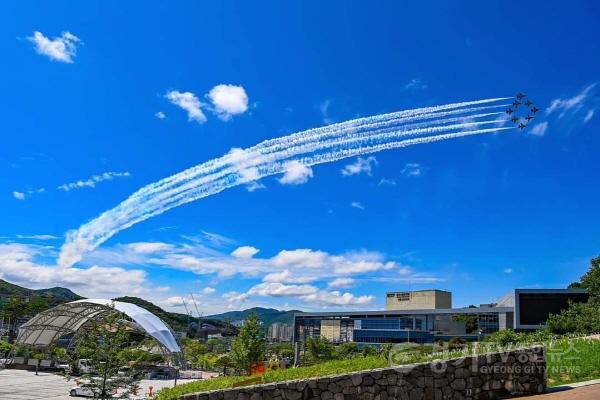 [크기변환]2024 세계관악컨퍼런스 광주, 사전 행사 블랙이글스 에어쇼 백미 (2).jpg