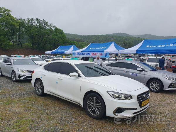 [크기변환]1. 다음 달부터 적용되는 외부 표시 기준을 적용한 용인특례시 운행 중형택시.jpg