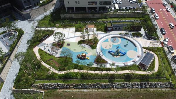 [크기변환]3. 지난 13일부터 시민들에게 개방한 김량장동 중앙 물빛어린이공원 전경.jpg