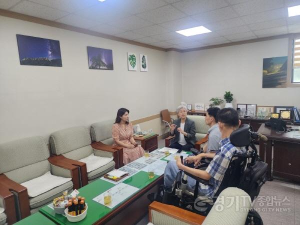 [크기변환]수원시의회 윤경선 의원, 대담회 진행.jpg