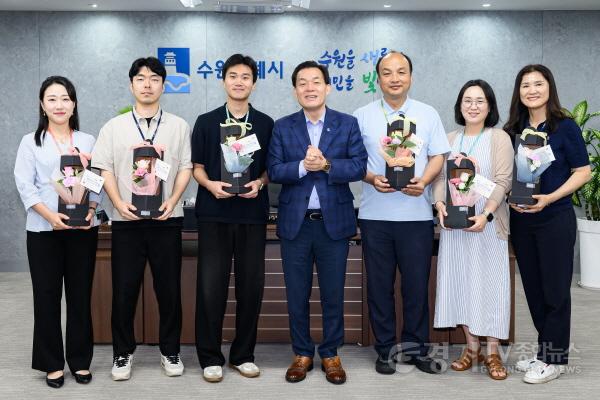 [크기변환]1. 이재준 수원시장 친철왕 공무원과 만남.jpg