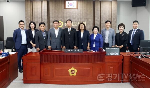 [크기변환]240719 강태형 의원, 경기도의회 초대 경기도교육청 예산결산특별위원회 위원장 선출 (1).JPG.jpg
