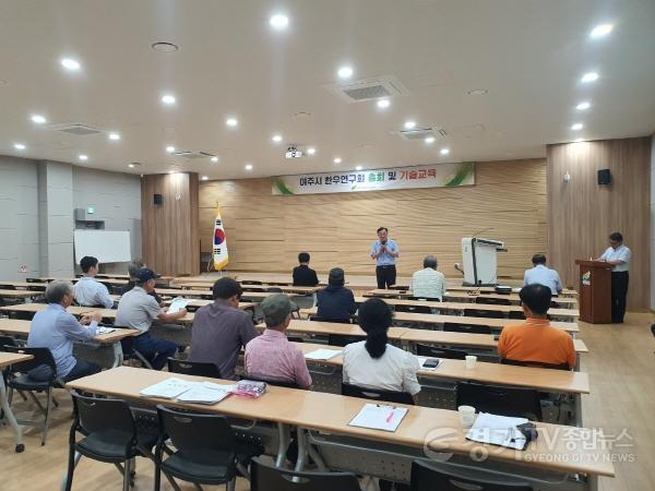 [크기변환]02-여주시, 한우연구회 송아지 질병 예방 교육 실시.jpg