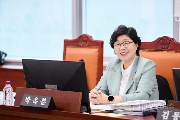 [크기변환][사진교체] 240725 박옥분 의원, 건설교통위 업무보고로 의정활동 힘찬 출발.jpg