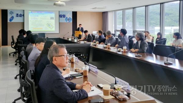 [크기변환]2-2. 용인특례시는 지난 22일 명지대학교 창조관에서 초순수 산업을 육성하고 전문 인력 양성 방안을 모색하기 위한 정책토론회를 열었다..jpg