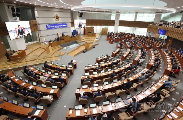 [크기변환]240726 김진경 의장, 제376회 임시회 제2차 본회의 개회사...도의회-도-도교육청 협치의 틀 탈바꿈해야 (2).jpg