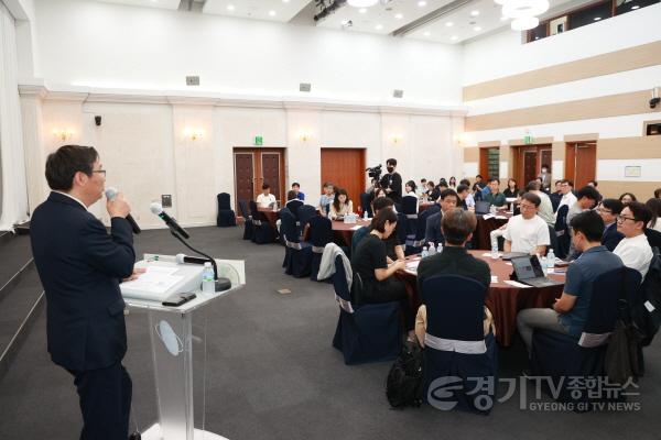 [크기변환]2-1. 용인특례시는 30일 시청 컨벤션홀에서 산‧학‧연 전문가를 초청해 ‘미래도시포럼’을 열었다.jpg