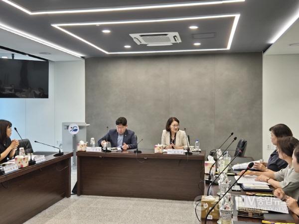 [크기변환]240923 신미숙 의원, 화성 동부지역 과밀학급 해소 방안 논의...모듈러 교실·통학버스 확대 강조 (1).jpg