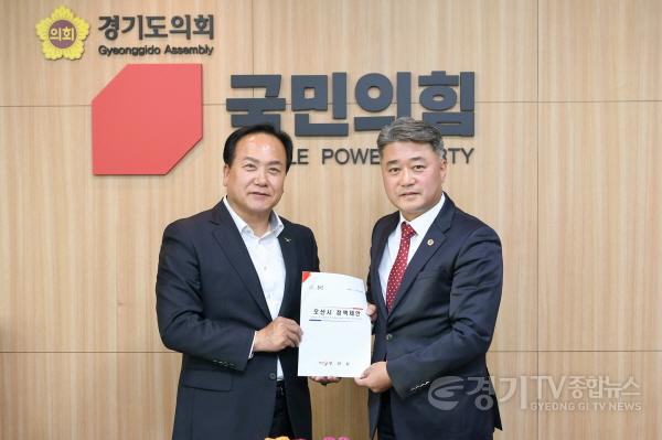 [크기변환]1-1. 이권재 오산시장, 경기도의회 국민의힘 찾아.JPG